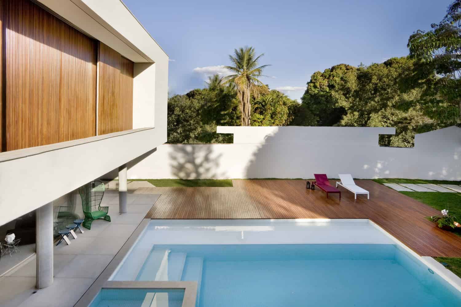 Jones House by Patricia Almeida Arquitetura in Brasilia, Brazil