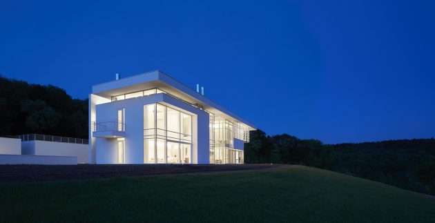 Oxfordshire Residence by Richard Meier & Partners in Oxfordshire, UK