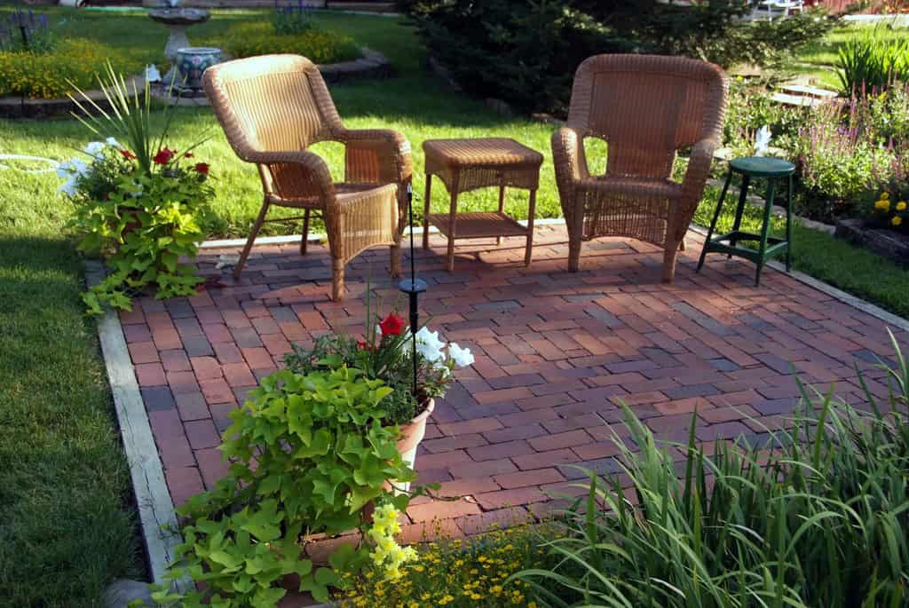 18 Outstanding Small Yard Designs That Are Worth Seeing