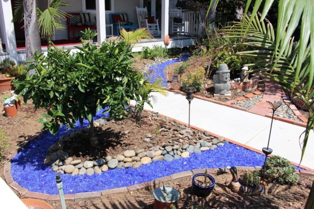 Landscaping The Garden With Glass Mulch, Blue Glass Landscape Rocks