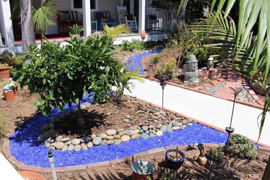 15 Extraordinary Ideas For Landscaping The Garden With Glass Mulch 15 Extraordinary Ideas For Landscaping The Garden With Glass Mulch