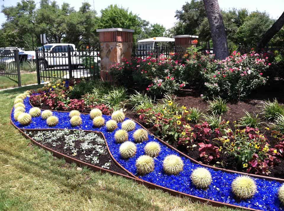 15 Extraordinary Ideas For Landscaping The Garden With Glass Mulch 15 Extraordinary Ideas For Landscaping The Garden With Glass Mulch