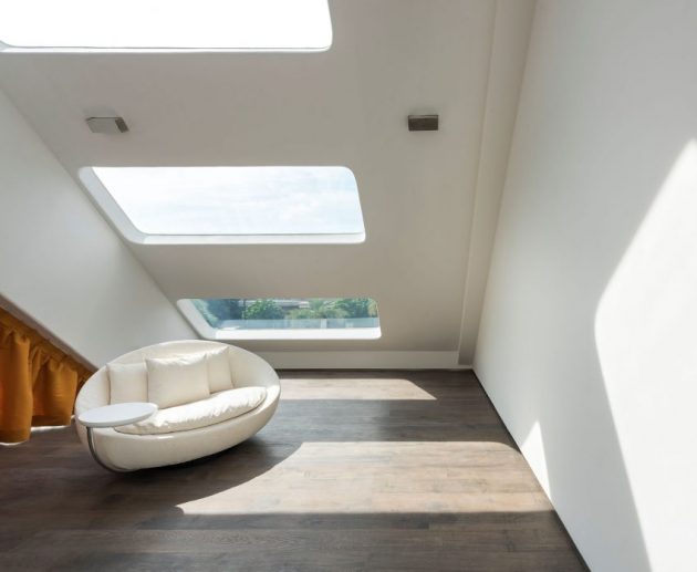 Villa Mistral by Mercurio Design Lab on the Island of Sentosa in Singapore