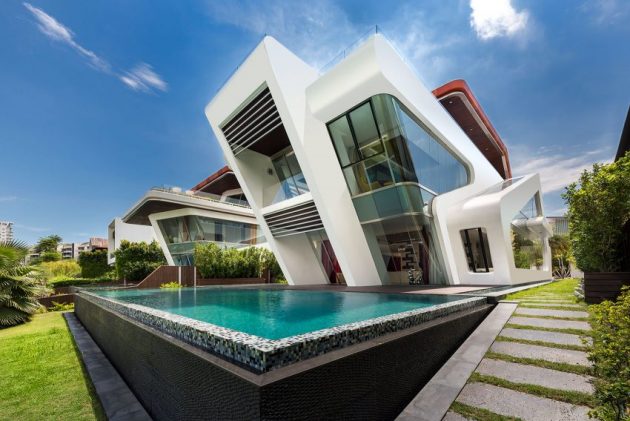 Villa Mistral by Mercurio Design Lab on the Island of Sentosa in Singapore