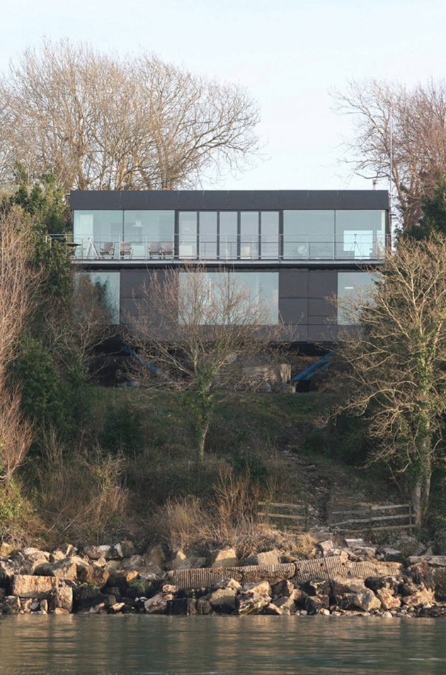 Welch House by The Manser Practice on the Isle of Wight in England