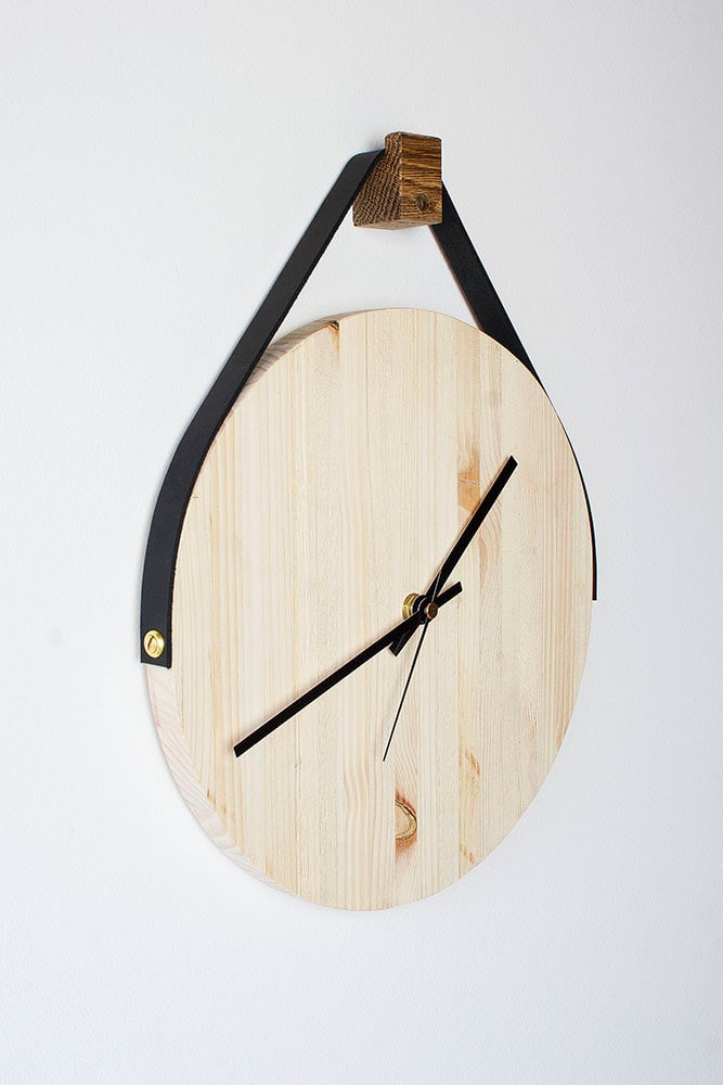 1. Hanging Wooden Leather Wall Clock 1. Hanging Wooden Leather Wall Clock
