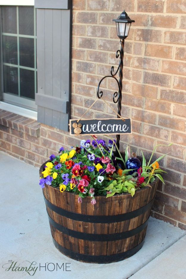 15 Outstanding DIY Ideas To Decorate Your Porch In Country Style