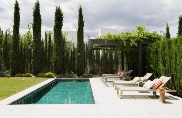 15 Spectacular Contemporary Swimming Pool Designs That Your Backyard Desperately Needs