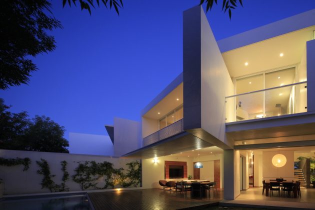 Casa Cuatro by Hernández Silva Arquitectos in Zapopan, Mexico