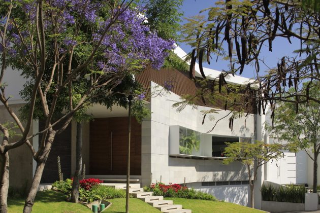 Casa Cuatro by Hernández Silva Arquitectos in Zapopan, Mexico