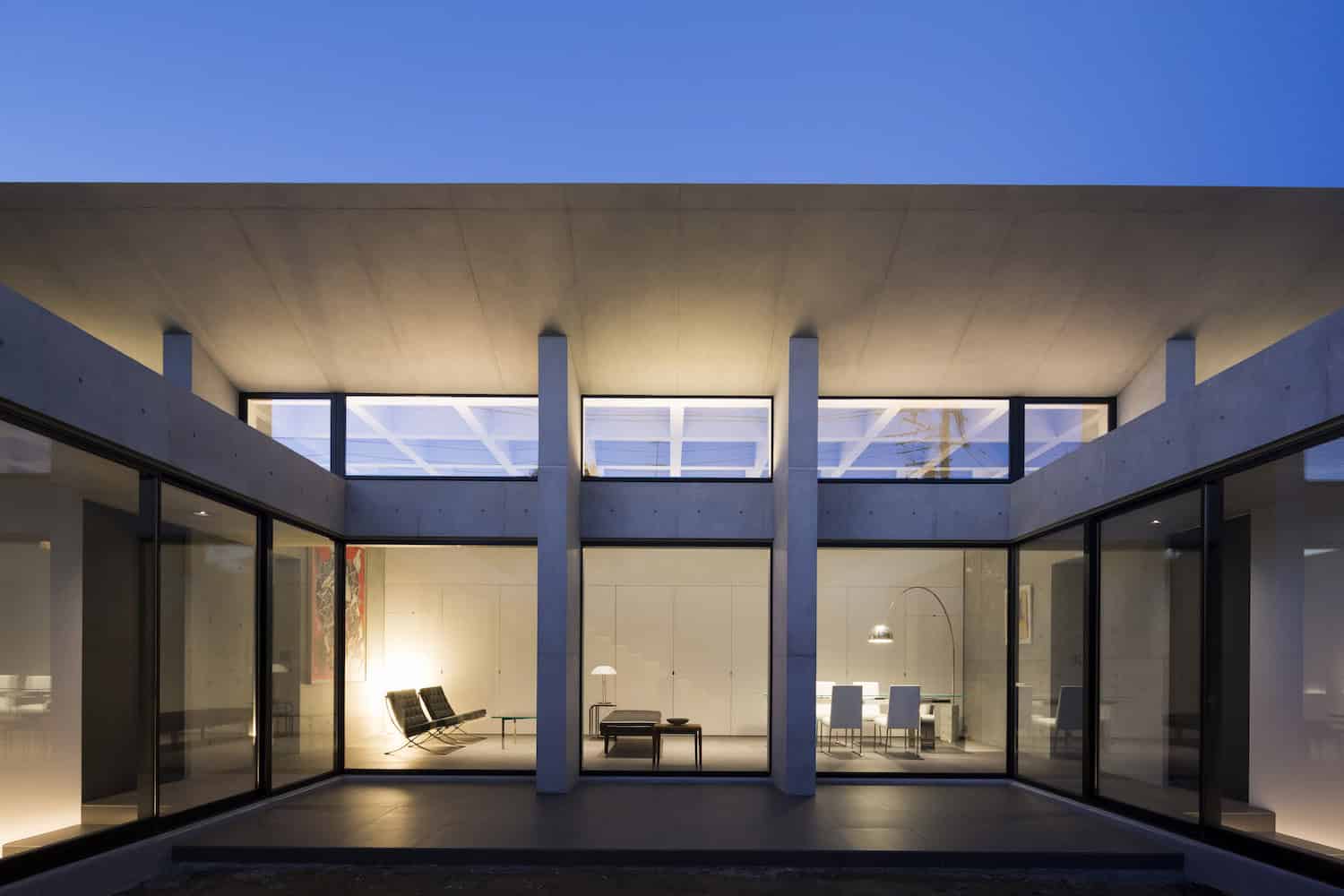 Grid House by APOLLO Architects & Associates: A Monochrome Sanctuary for Art in Tokyo Grid House by APOLLO Architects & Associates: A Monochrome Sanctuary for Art in Tokyo