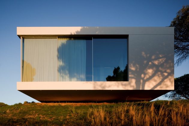 House in Melides by Pedro Reis in Grândola, Portugal