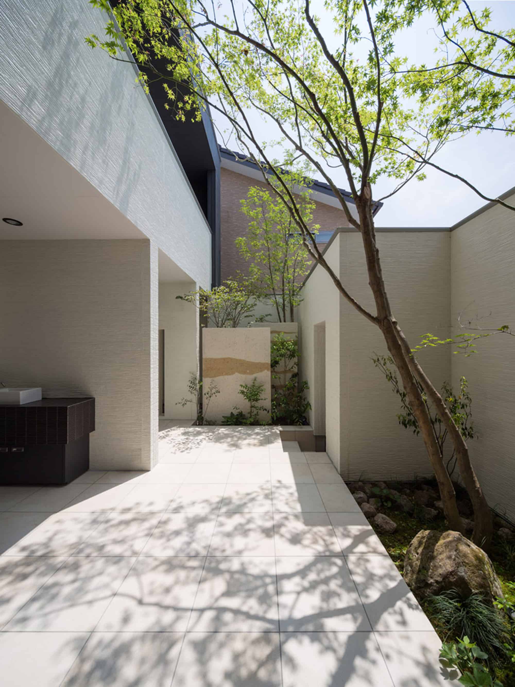 M4 House by Architect Show in Nagasaki, Japan M4 House by Architect Show in Nagasaki, Japan