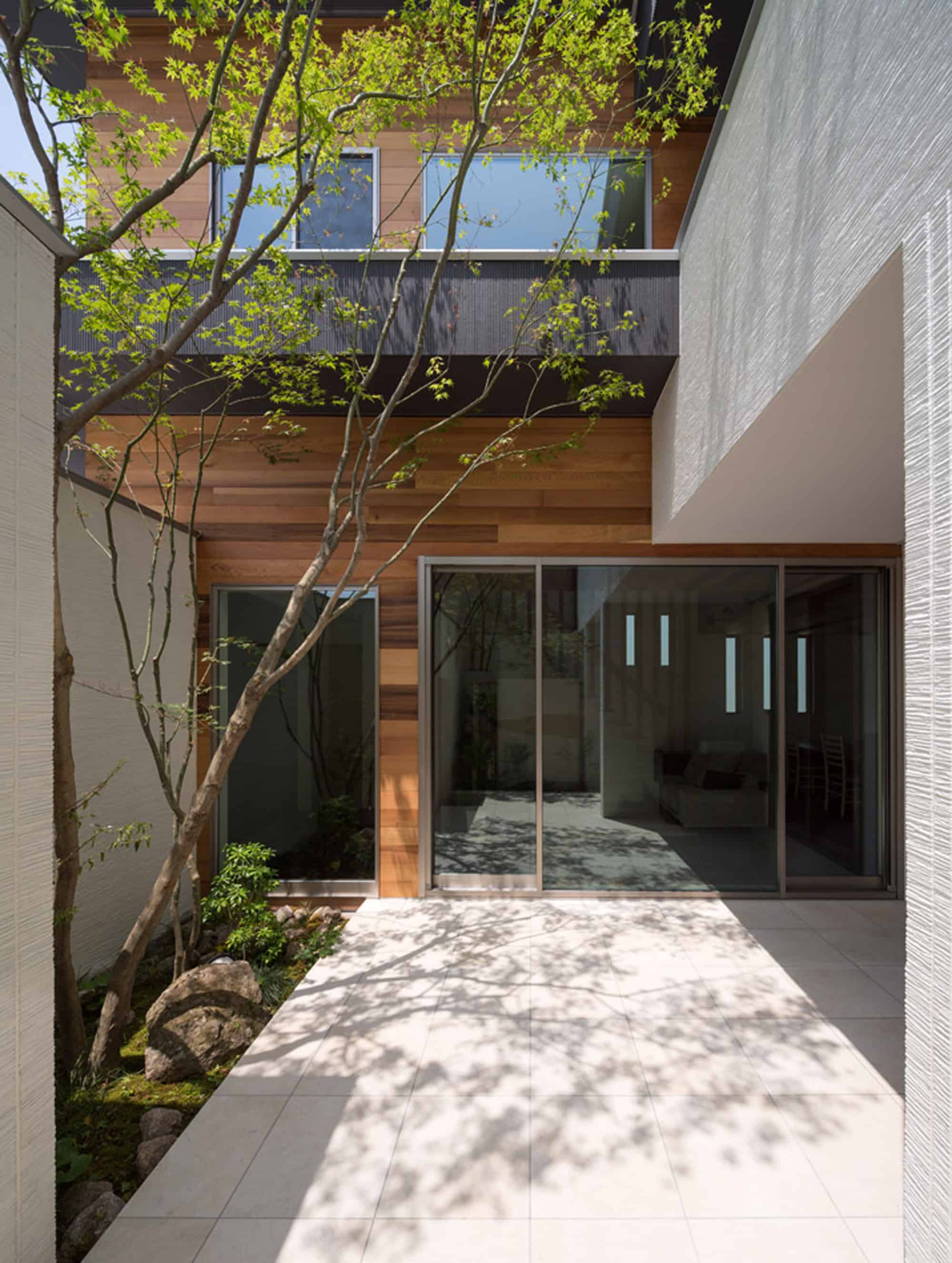 M4 House by Architect Show in Nagasaki, Japan M4 House by Architect Show in Nagasaki, Japan