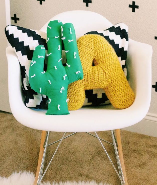 19 Fascinating DIY Pillows To Refresh Your Home For Free