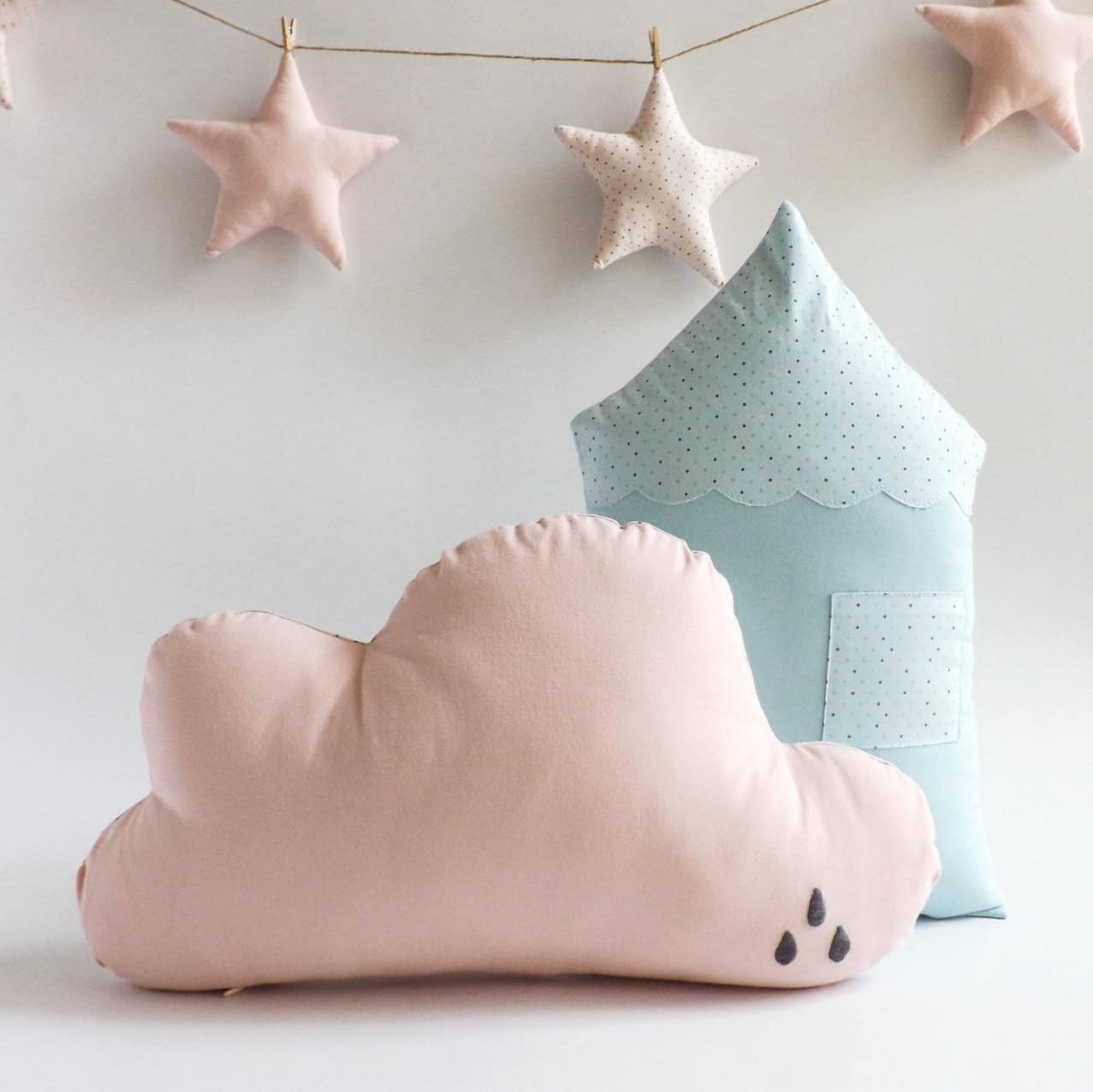 19 Fascinating DIY Pillows To Refresh Your Home For Free