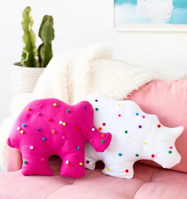 19 Fascinating DIY Pillows To Refresh Your Home For Free 19 Fascinating DIY Pillows To Refresh Your Home For Free