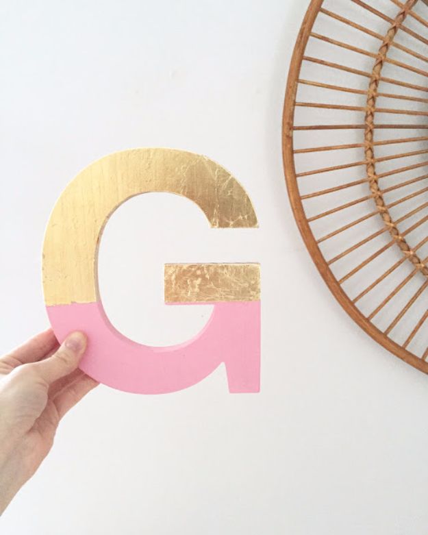 20 Charming Ways To Decorate Your Home With DIY Signs
