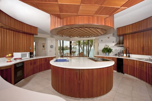 Rounded Kitchen Islands For Everyone Who Dares To Be Different