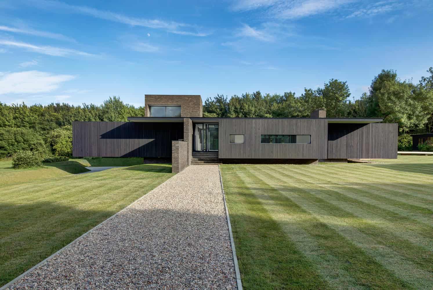 Black House by AR Design Studio in Kent, England Black House by AR Design Studio in Kent, England