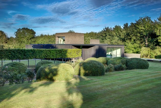 Black House by AR Design Studio in Kent, England
