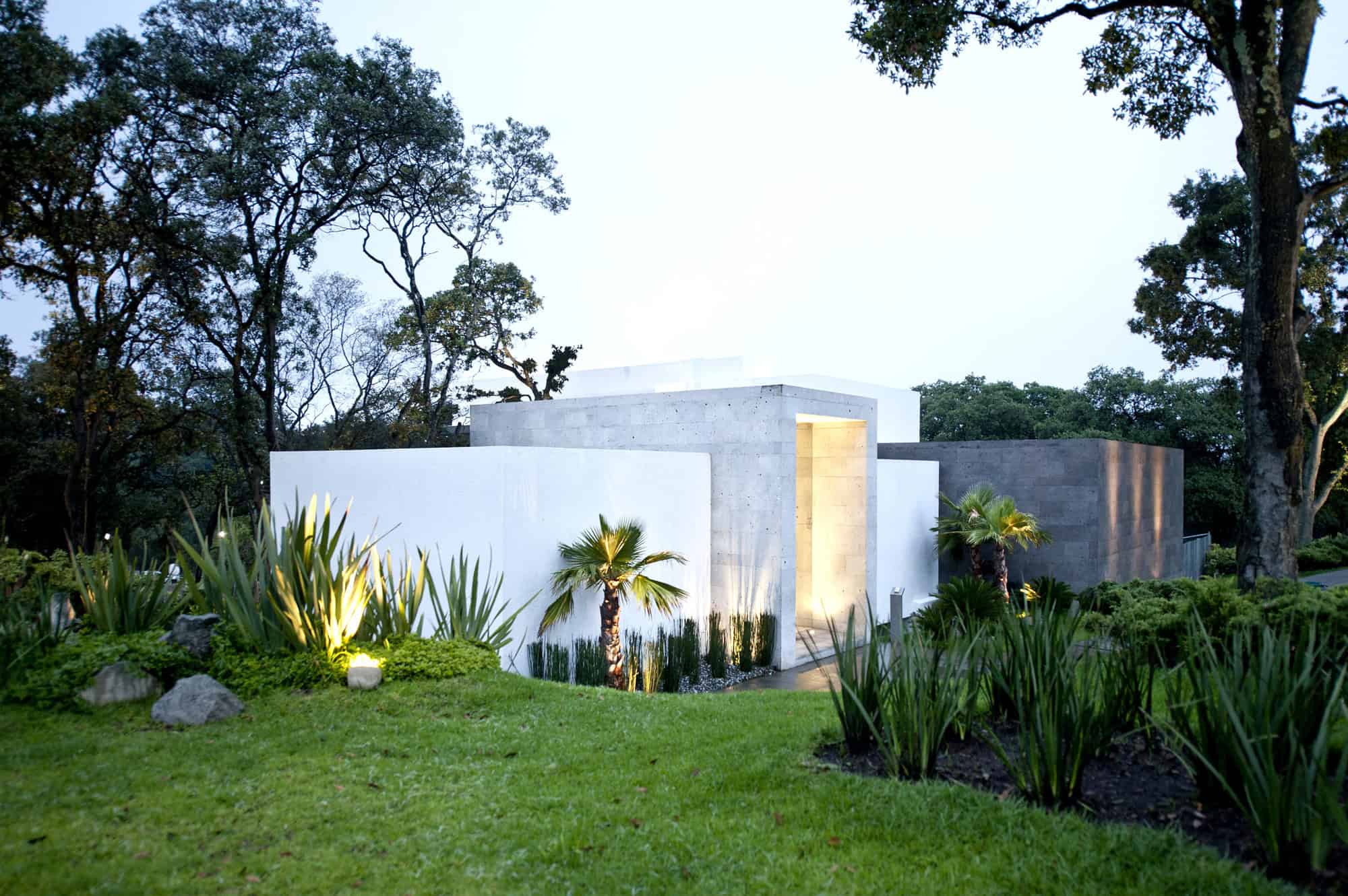 Cañada House by GrupoMM in Santa Cruz Atizapan, Mexico Cañada House by GrupoMM in Santa Cruz Atizapan, Mexico