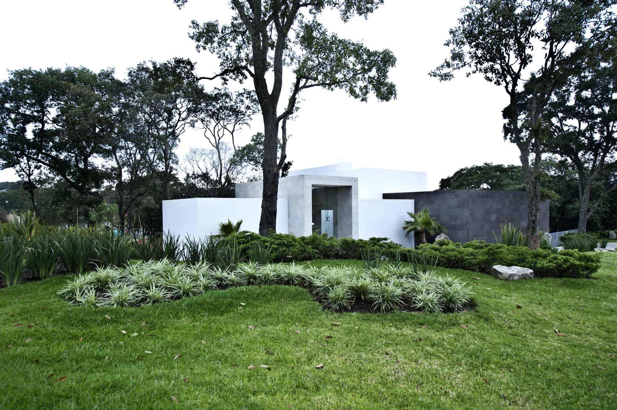 Cañada House by GrupoMM in Santa Cruz Atizapan, Mexico Cañada House by GrupoMM in Santa Cruz Atizapan, Mexico