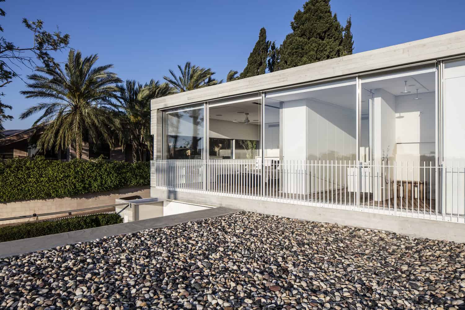 Dual House by Axelrod Architects + Pitsou Kedem Architects in Israel Dual House by Axelrod Architects + Pitsou Kedem Architects in Israel