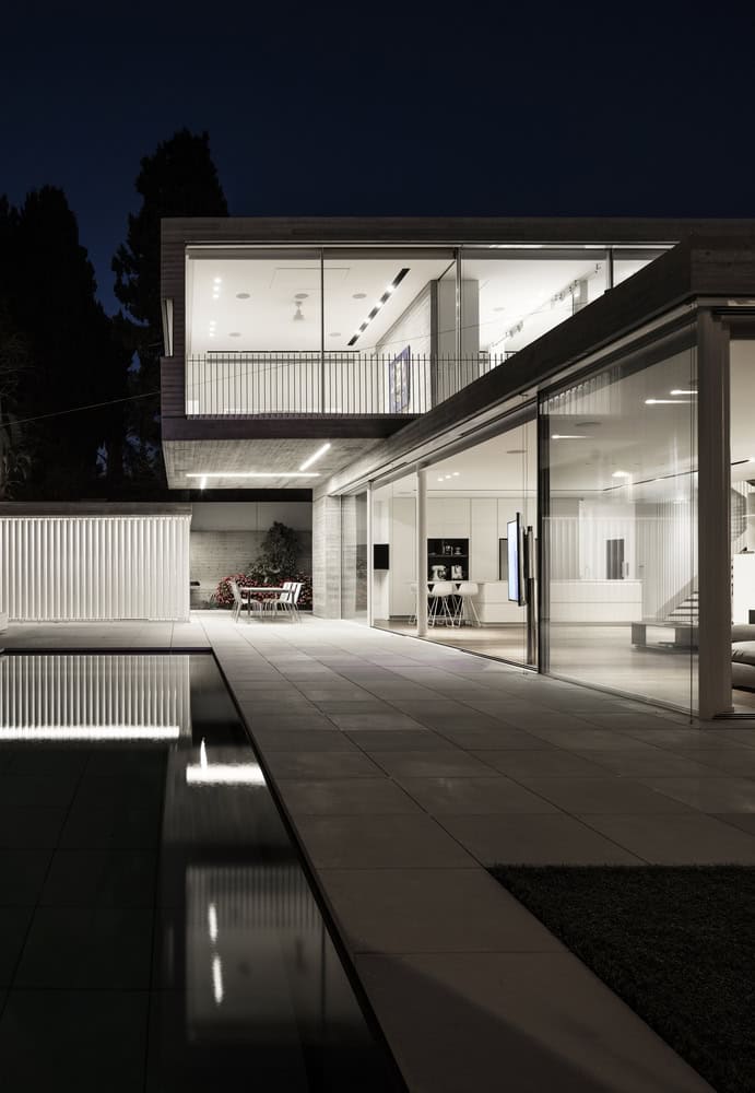 Dual House by Axelrod Architects + Pitsou Kedem Architects in Israel Dual House by Axelrod Architects + Pitsou Kedem Architects in Israel