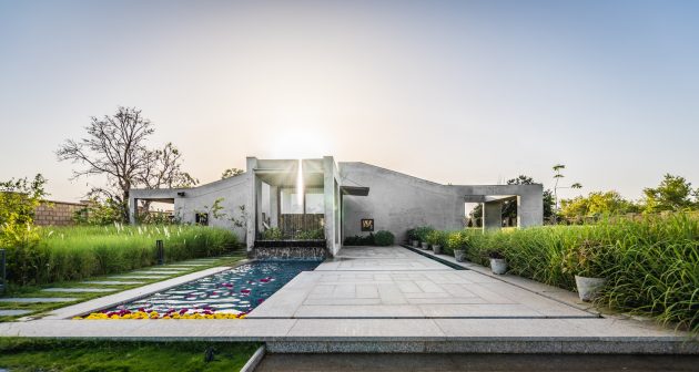 Outhouse by MISA Architects in Vansajada, India