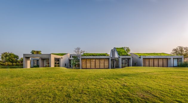Outhouse by MISA Architects in Vansajada, India