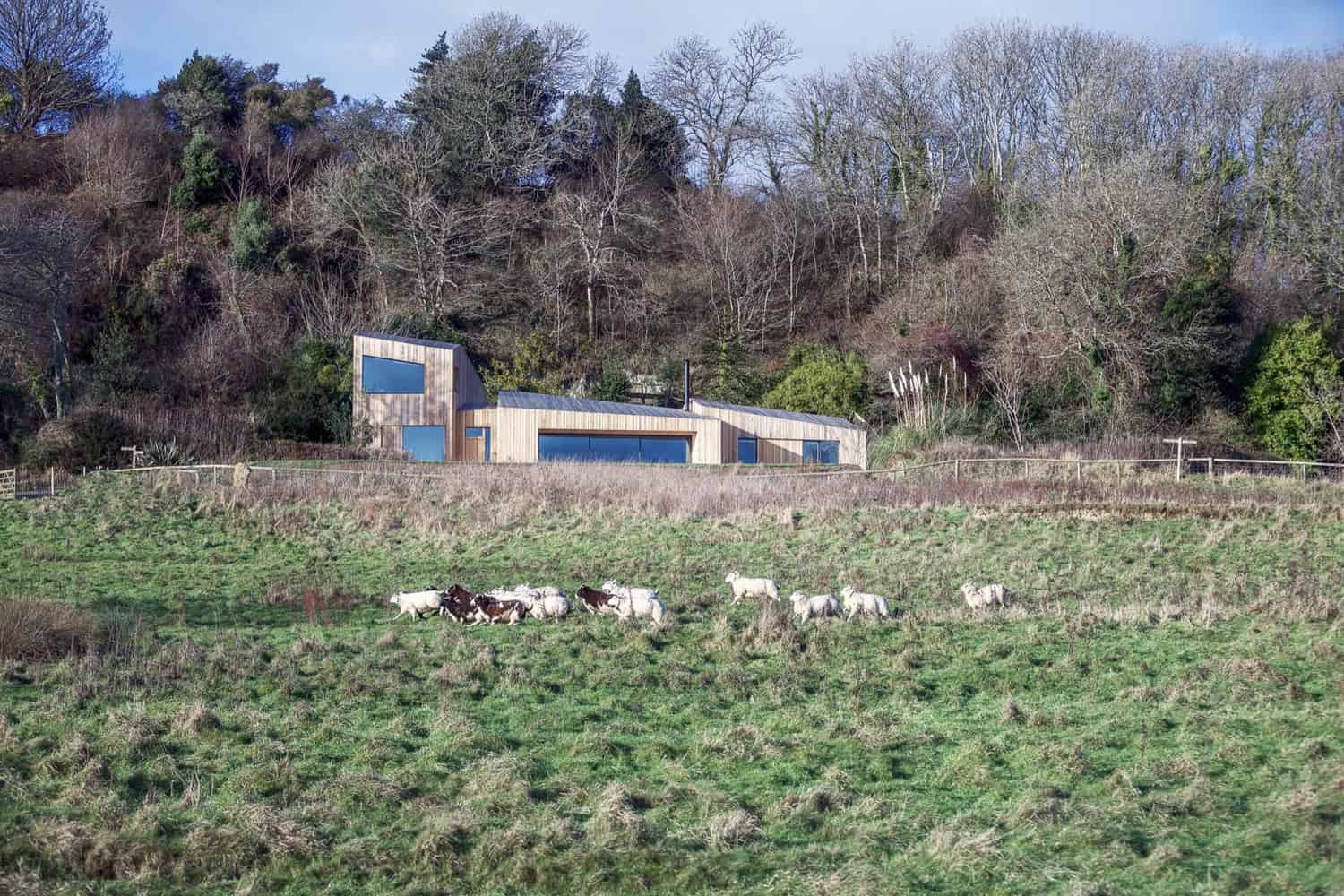 The Crow's Nest by AR Design Studio on England's South Coast The Crow's Nest by AR Design Studio on England's South Coast