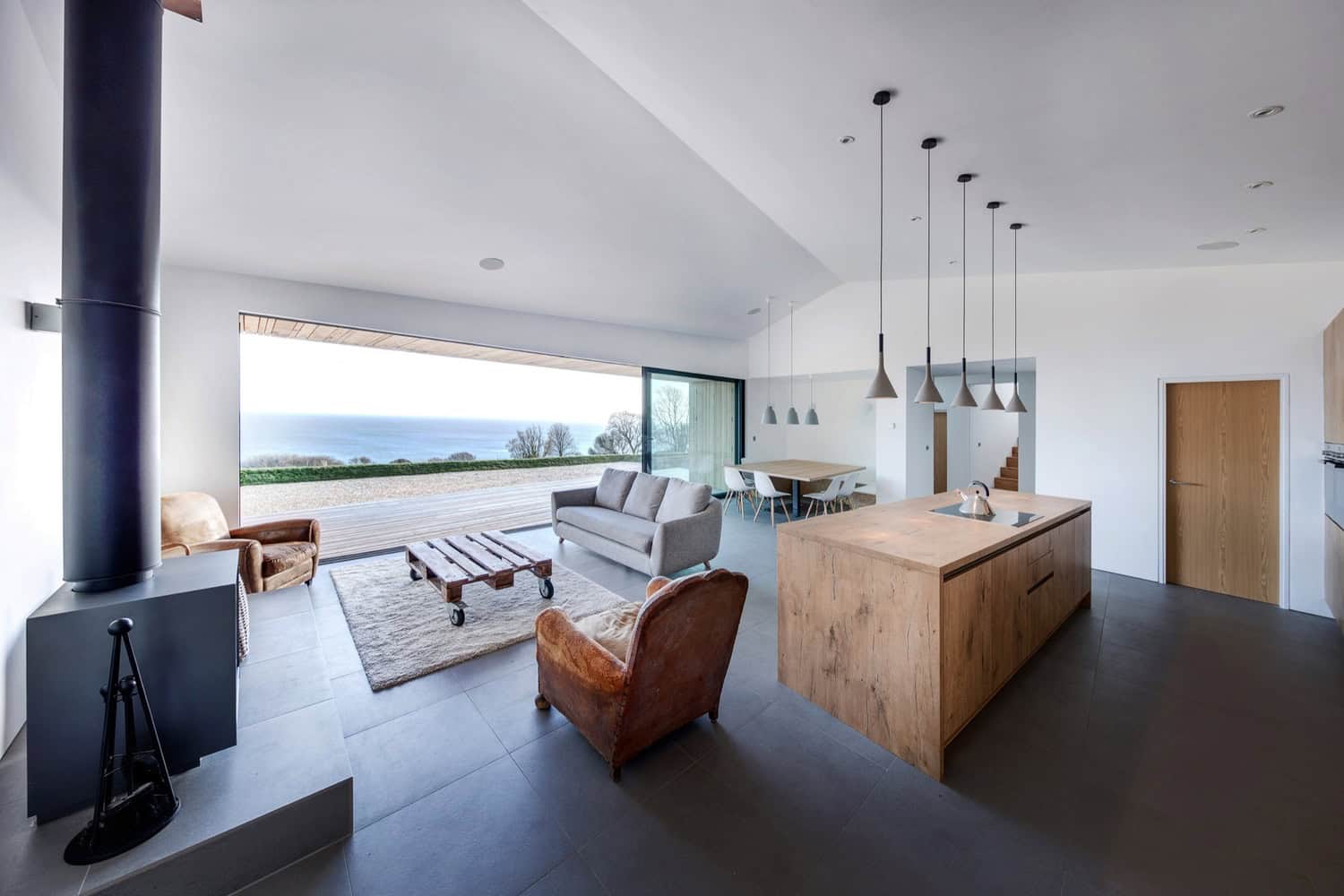 The Crow's Nest by AR Design Studio on England's South Coast The Crow's Nest by AR Design Studio on England's South Coast