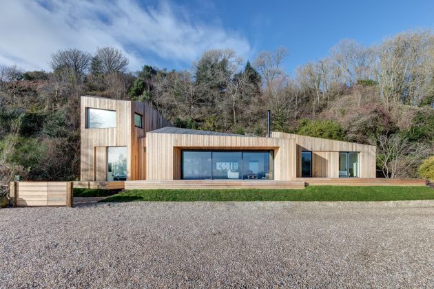 The Crow's Nest by AR Design Studio on England's South Coast