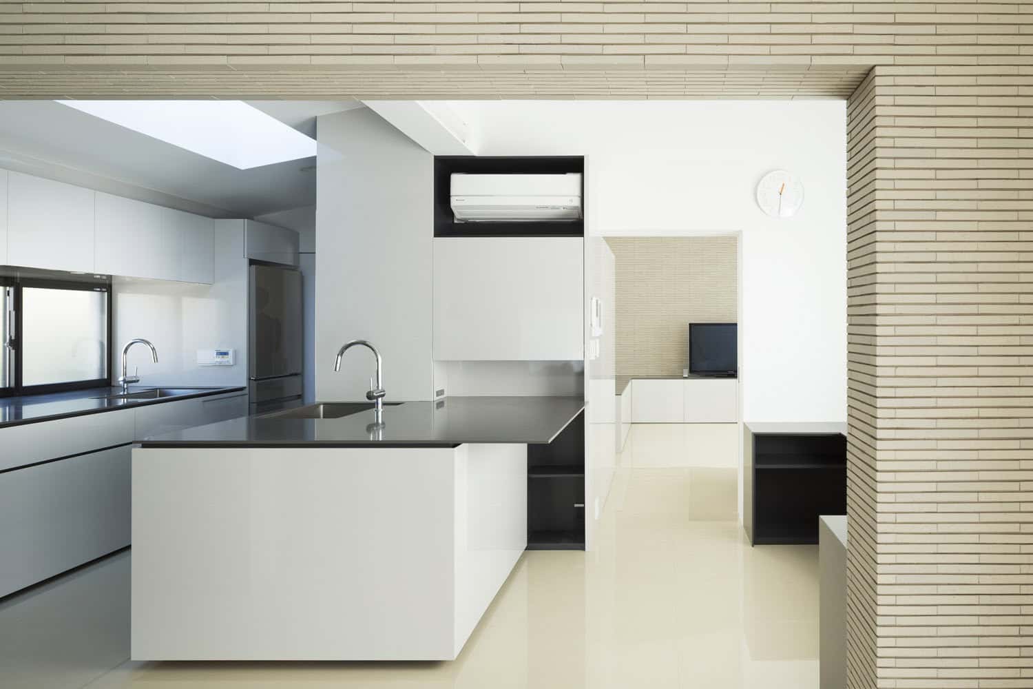 Trim by APOLLO Architects & Associates: A Subtle, Minimalist Renovation in Ota, Japan Trim by APOLLO Architects & Associates: A Subtle, Minimalist Renovation in Ota, Japan