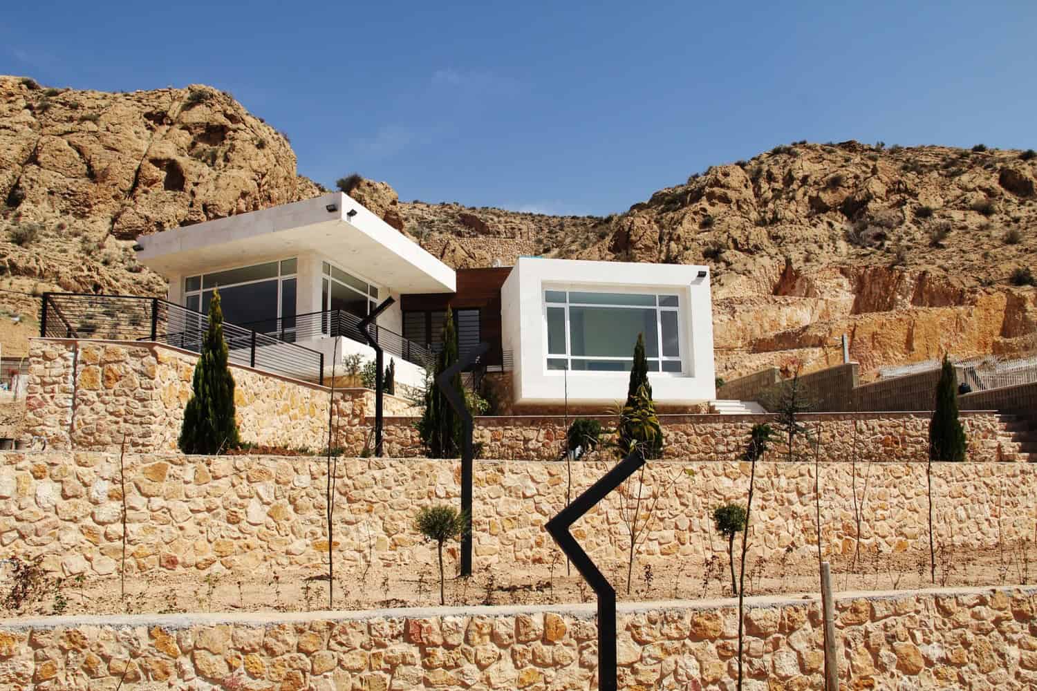 Villa No. 02 by ShaarOffice in Sadra City, Iran