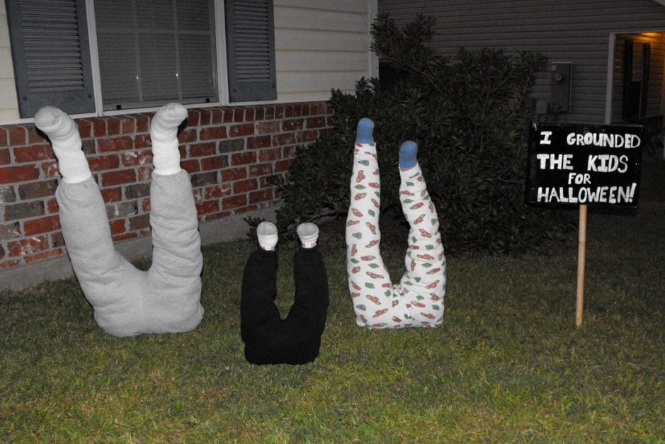 19 Kid-Friendly DIY Halloween Projects That Are Inexpensive & Super Easy 19 Kid-Friendly DIY Halloween Projects That Are Inexpensive & Super Easy