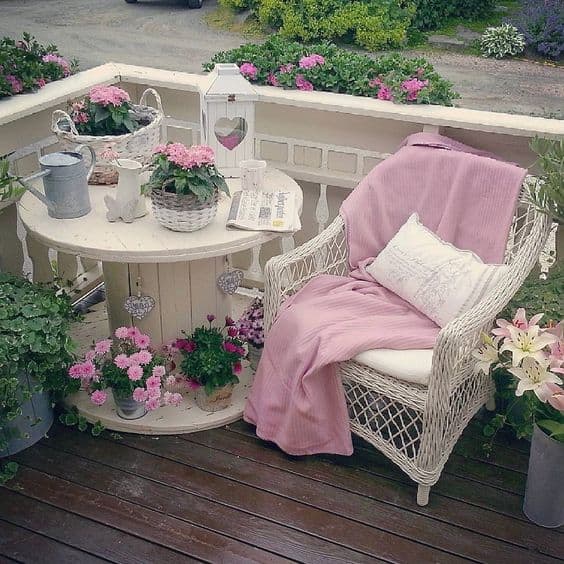 15 Captivating Ideas For Decorating Your Outdoors In Shabby Chic Style