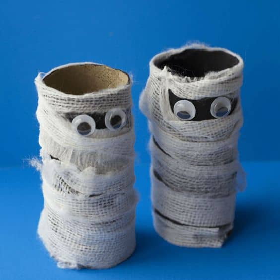 19 Kid-Friendly DIY Halloween Projects That Are Inexpensive & Super Easy 19 Kid-Friendly DIY Halloween Projects That Are Inexpensive & Super Easy