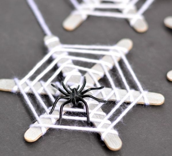 19 Kid-Friendly DIY Halloween Projects That Are Inexpensive & Super Easy 19 Kid-Friendly DIY Halloween Projects That Are Inexpensive & Super Easy