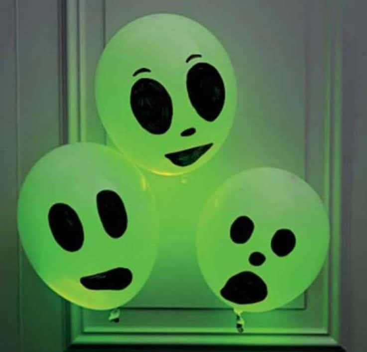 19 Kid-Friendly DIY Halloween Projects That Are Inexpensive & Super Easy 19 Kid-Friendly DIY Halloween Projects That Are Inexpensive & Super Easy