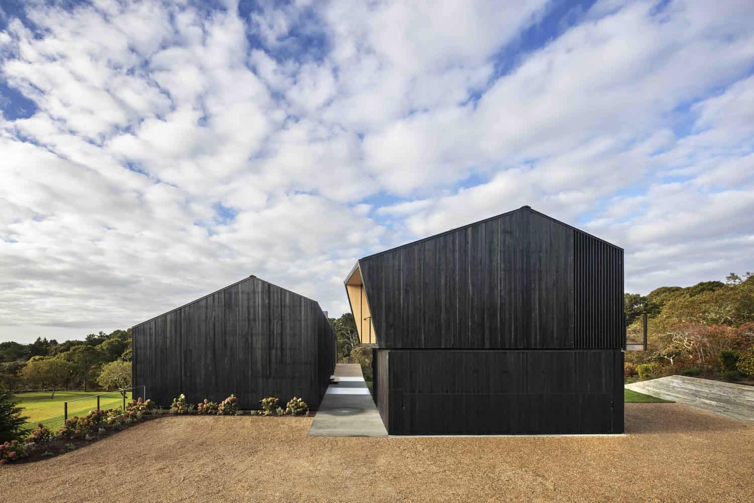 Chilmark House by Gray Organschi Architecture + Aaron Schiller in Massachusetts