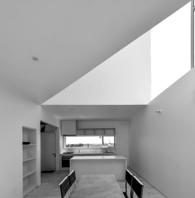 House on the Top by Mutar Estudio in Curanipe, Chile