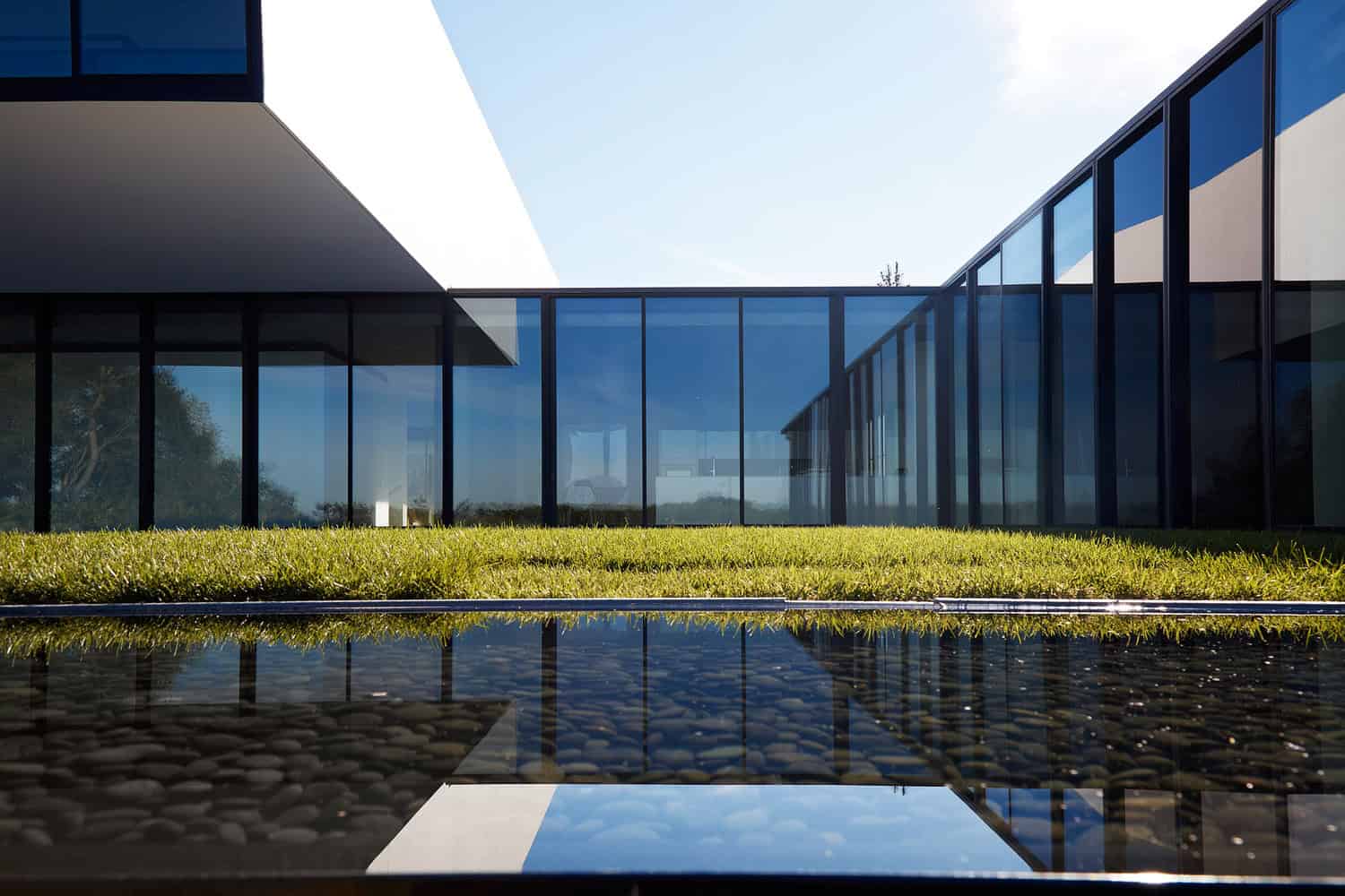 OZ House by Stanley Saitowitz in Atherton, California OZ House by Stanley Saitowitz in Atherton, California