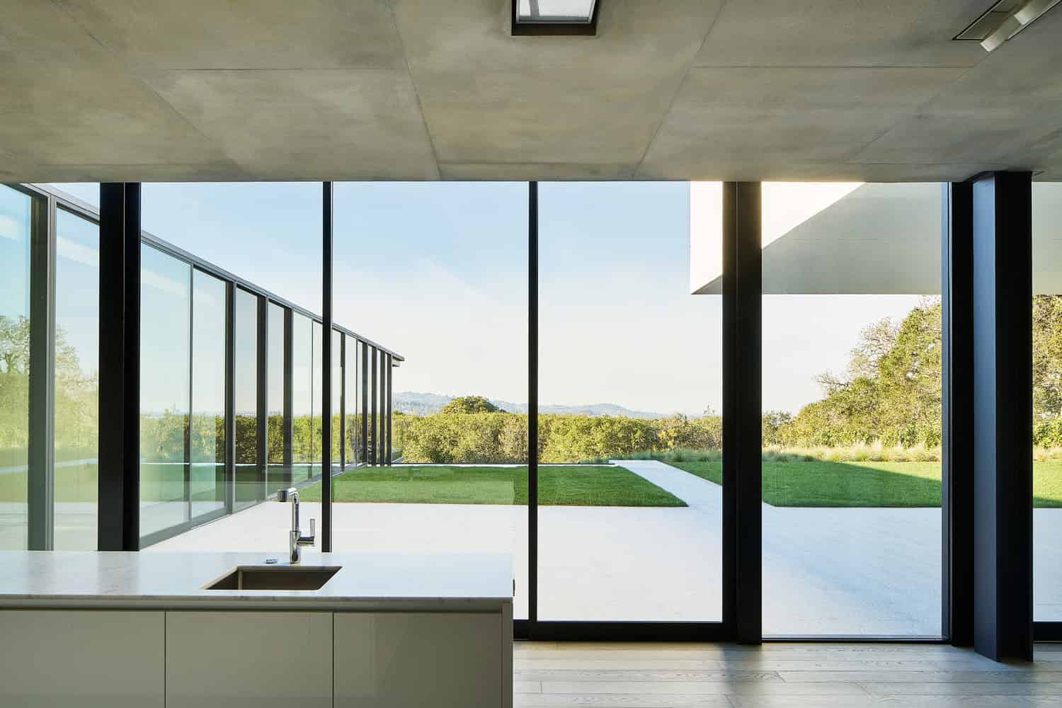 OZ House by Stanley Saitowitz in Atherton, California OZ House by Stanley Saitowitz in Atherton, California