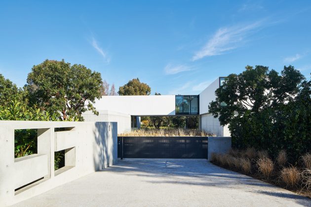 OZ House by Stanley Saitowitz in Atherton, California