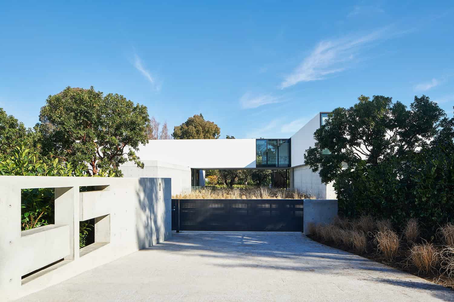 OZ House by Stanley Saitowitz in Atherton, California OZ House by Stanley Saitowitz in Atherton, California