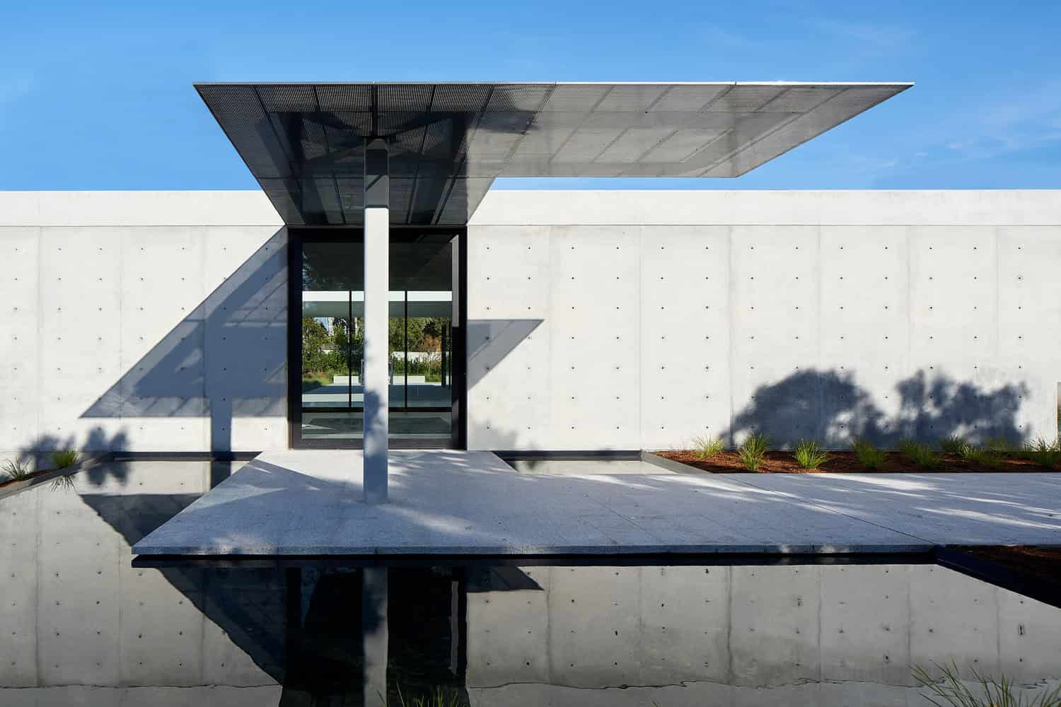 OZ House by Stanley Saitowitz in Atherton, California OZ House by Stanley Saitowitz in Atherton, California