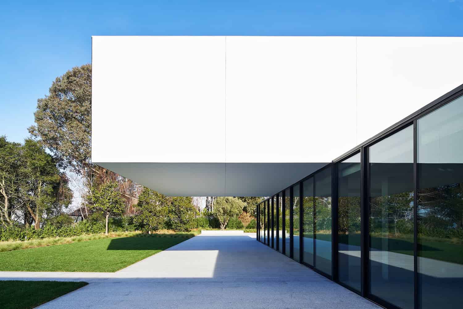 OZ House by Stanley Saitowitz in Atherton, California OZ House by Stanley Saitowitz in Atherton, California