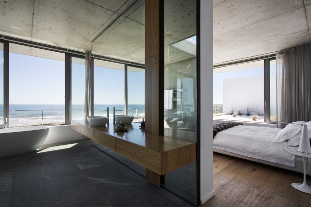 Pearl Bay Residence by Gavin Maddock Design Studio in South Africa